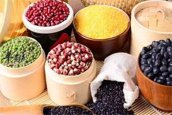 指甲出現豎紋？可能是肝臟在警示，喝水中加入這一天然食材助排肝毒